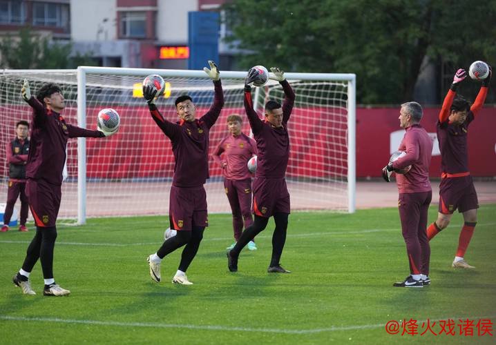 国足决战在即锁定强攻策略，上海集训聚焦两大关键问题