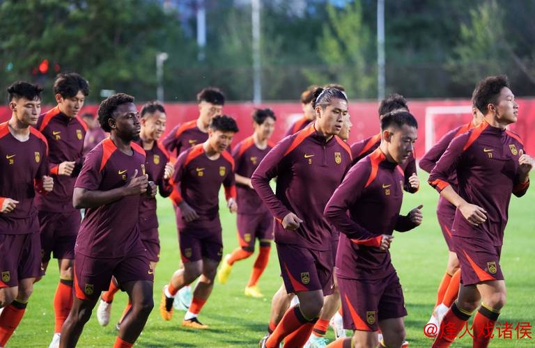 国足决战在即锁定强攻策略，上海集训聚焦两大关键问题