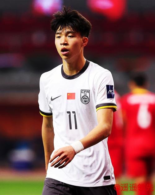 国青对阵日本，王钰栋与鲜嫩小球王不决去留，但必分胜负！